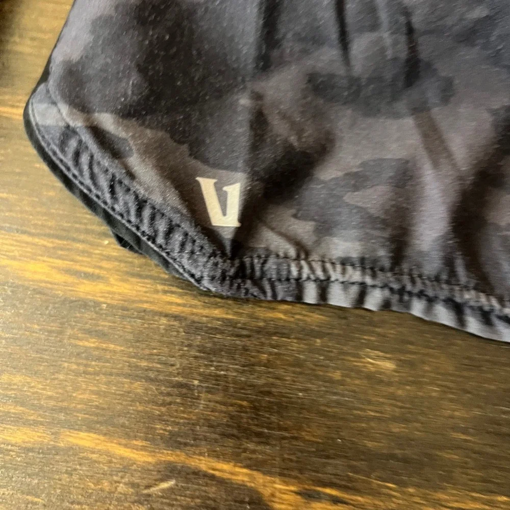 Vuori Clementine Shorts Black Camo Athletic Pockets Drawstring S‎